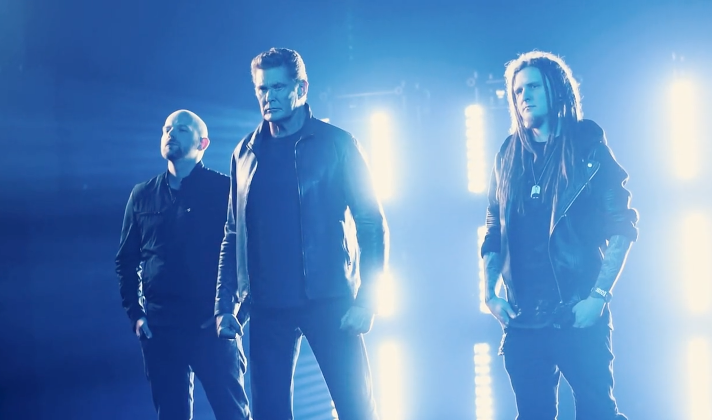 BIZÁR TÝDNE: Podpořte metalový singl Davida Hasselhoffa