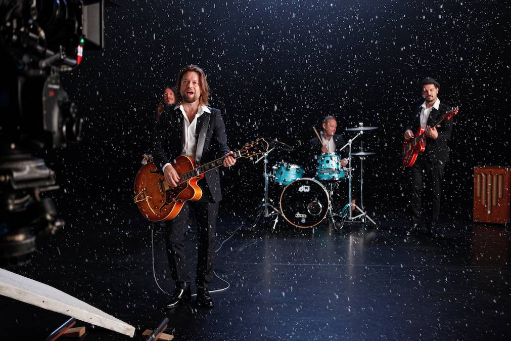 Kryštof zahájili Vánoce, radujte se. Vydali píseň s Karlem Gottem