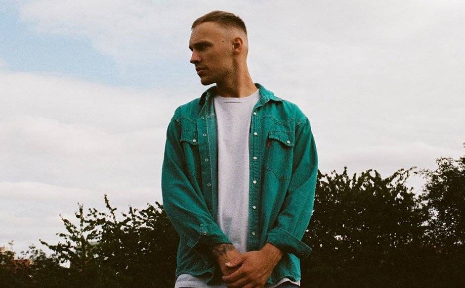 TOP 7 videoklipů týdne: Chinaski milují poezii, Viktor Sheen rozfoukává Mlhu