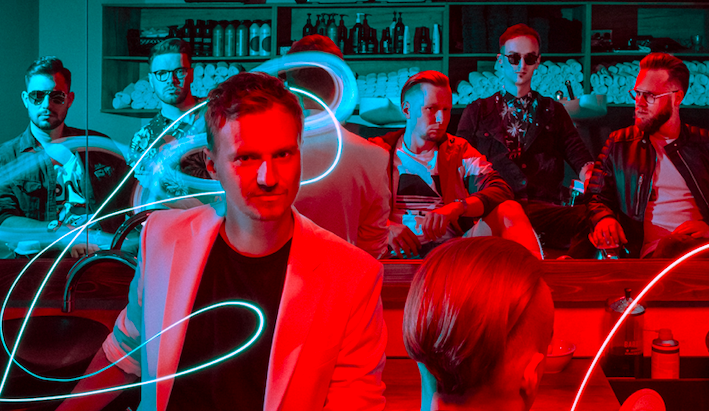 TOP 8 videoklipů týdne: Démoničtí AC/DC, pohádková Taylor Swift nebo Lipo toužící po lásce