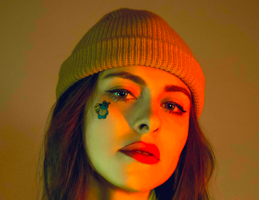 TOP 6 videoklipů týdne: Škwor přichází se silným poselstvím, Marpo rapuje o klucích, kteří nejsou chlapy, a Květy zpívají o ekologii