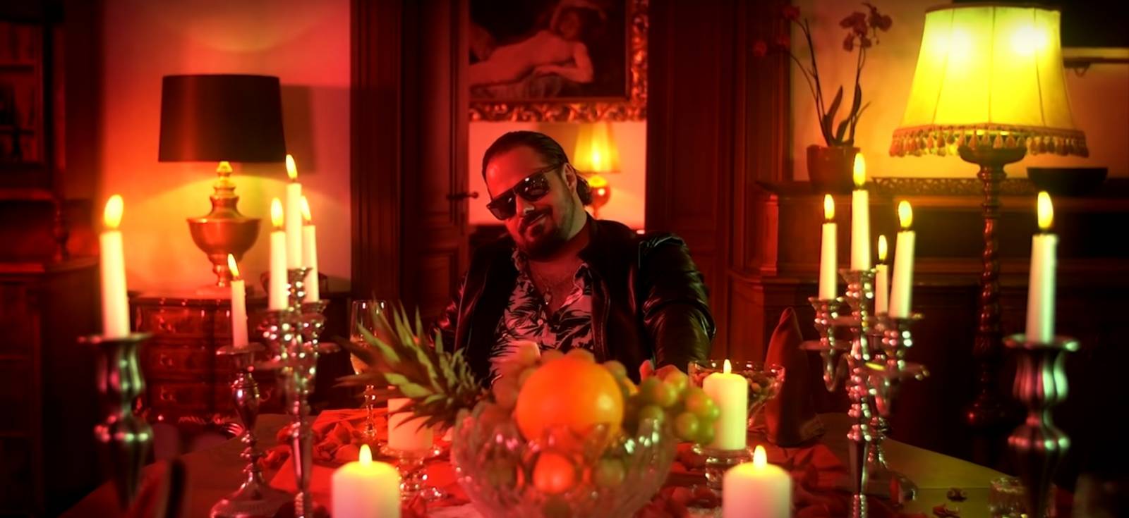 TOP 8 videoklipů týdne: Matka rappera Lipa neodvrací tvář, Xindl X miluje sebe samého a AC/DC těží z úspěchu aktuálního alba