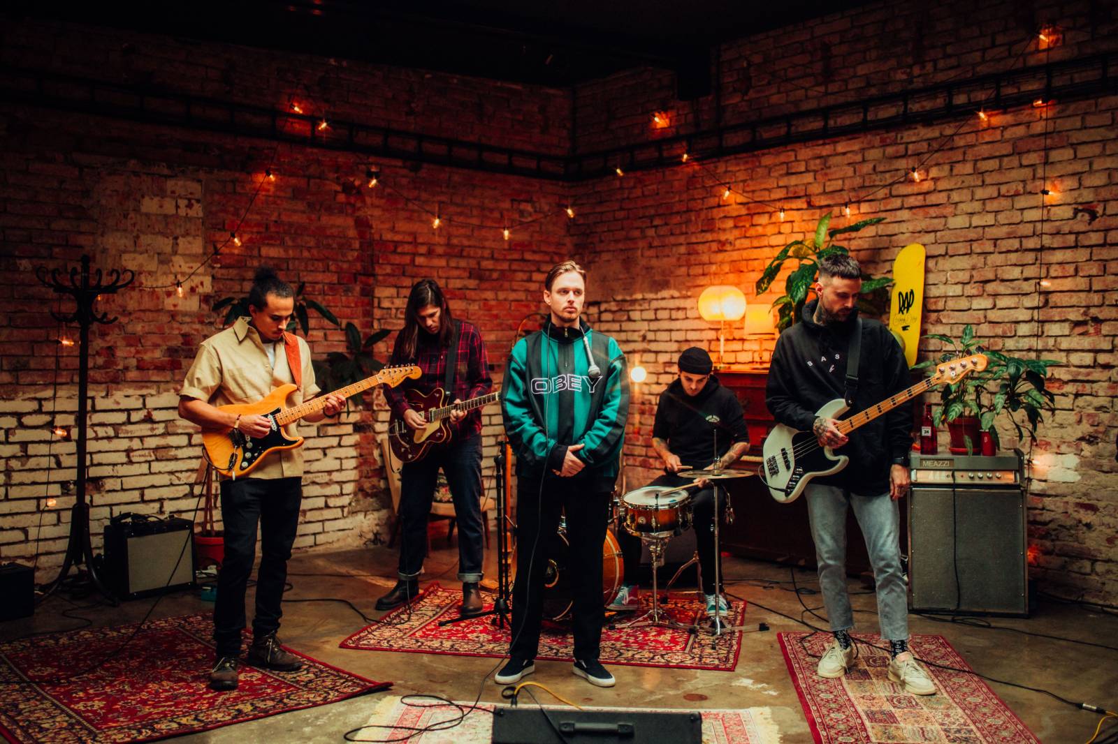 TOP 6 videoklipů týdne: Ben Cristovao si užívá život s ranami, které mu přinesl, Poetika uzavírá trilogii Identity a Paulie Garand EP Monology