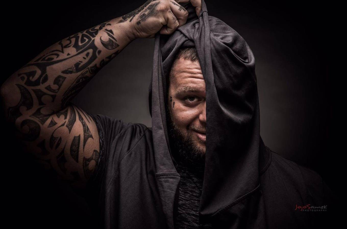 TOP 5 videoklipů týdne: Nečekaná spolupráce Bena Cristovaa a John Wolfhooker, Fiedlerski bez masky a emotivní novinka Demi Lovato