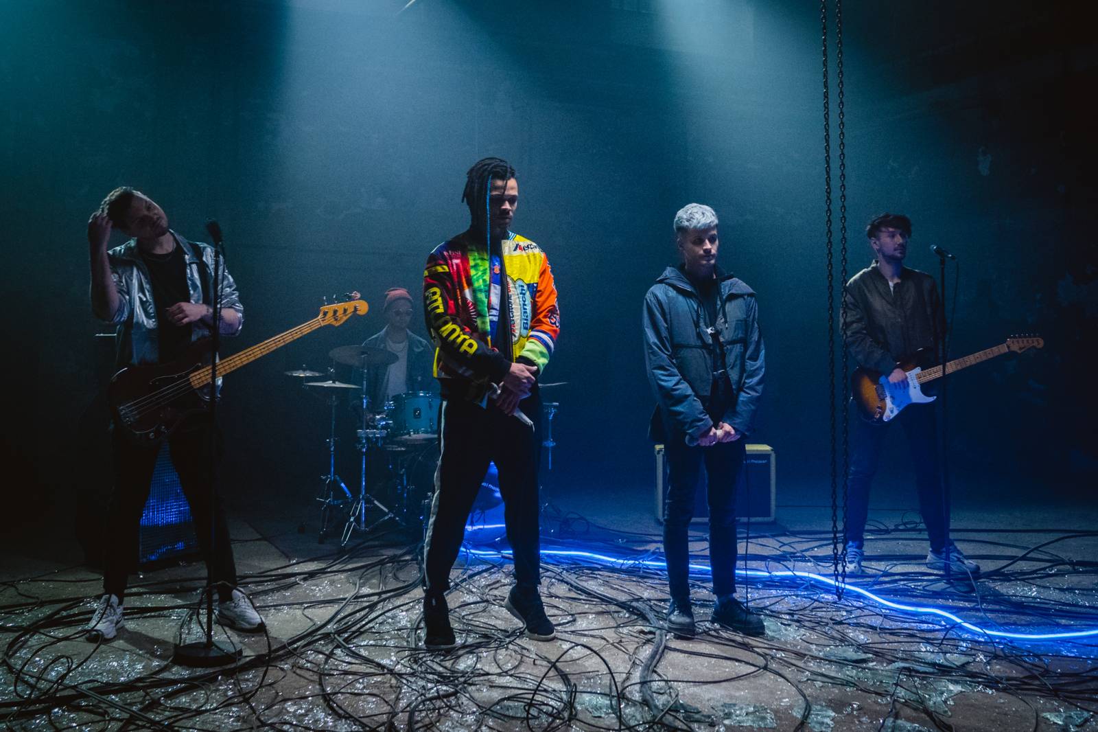 TOP 5 videoklipů týdne: Nečekaná spolupráce Bena Cristovaa a John Wolfhooker, Fiedlerski bez masky a emotivní novinka Demi Lovato