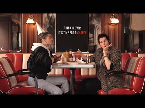 TOP 7 videoklipů týdne: Paulie Garand vsadil na mašiny, Vypsaná fiXa na oddané fanoušky a Klára Vytisková na hranolky s kečupem