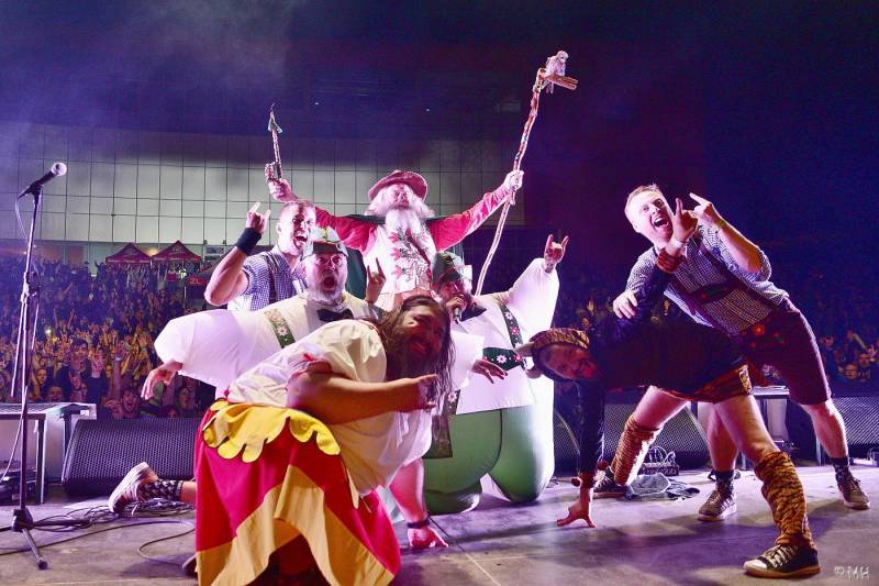 TOP 10 videoklipů týdne: Kryštof dobývají Halywůd, Petr Janda si zahrál na bezdomovce a z Eda Sheerana se stal upír