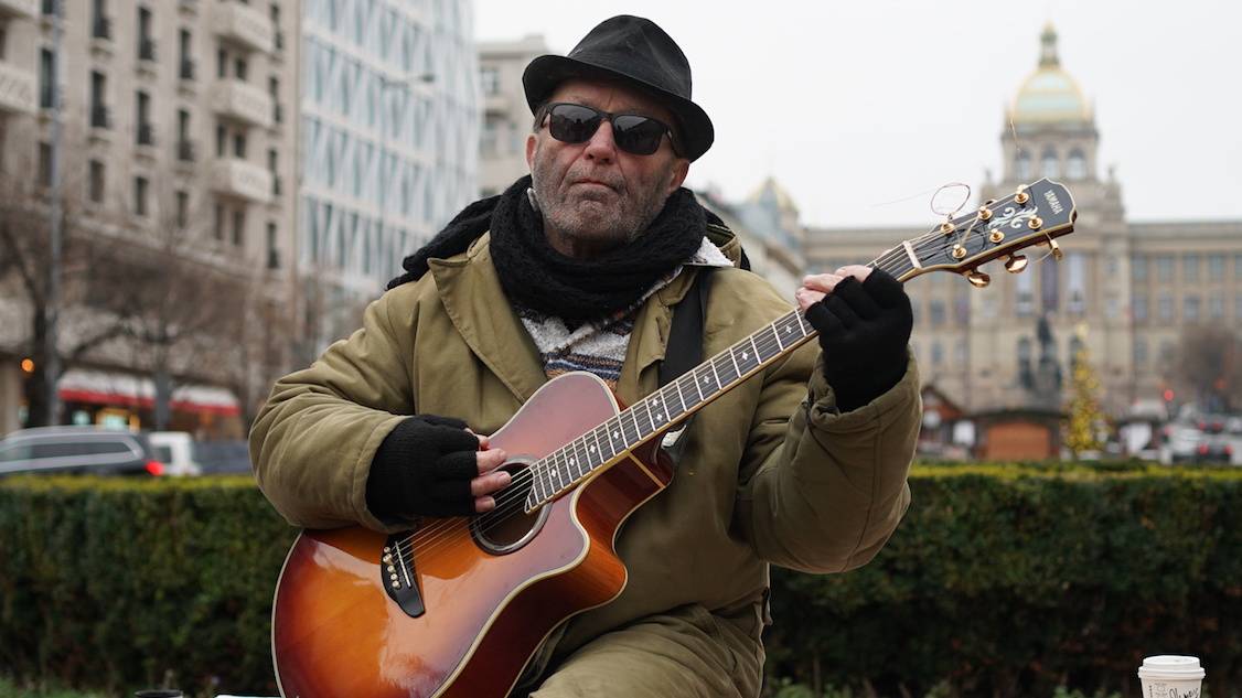 TOP 10 videoklipů týdne: Kryštof dobývají Halywůd, Petr Janda si zahrál na bezdomovce a z Eda Sheerana se stal upír