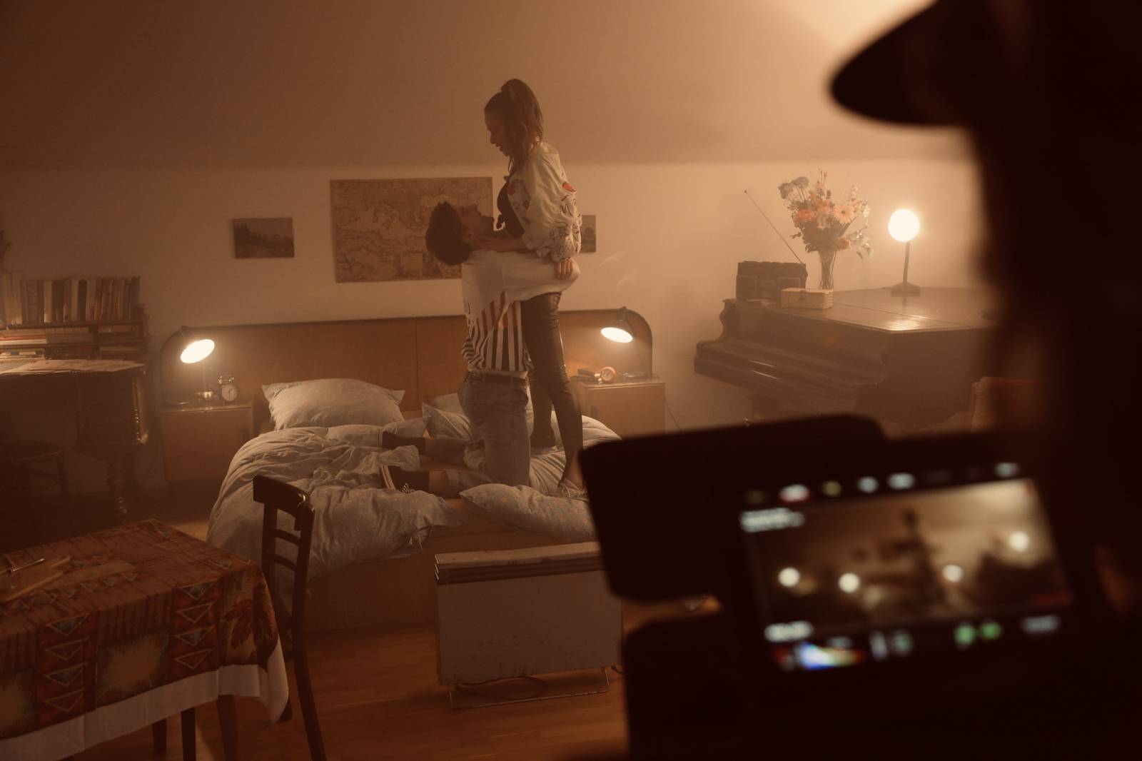 UDG představují videoklip Ještě jednou. Na vzniku singlu se podílel Marek Ztracený, ve vizuálu si zahrál jeho jmenovec Lambora