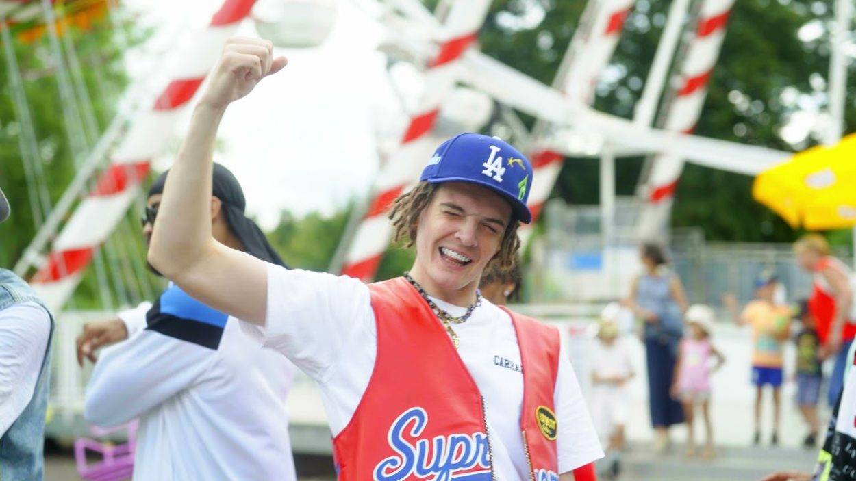 TOP 5 videoklipů týdne: Ben Cristovao jako kolotočář a zpěvačka LP udělala jarní úklid ve svojí duši