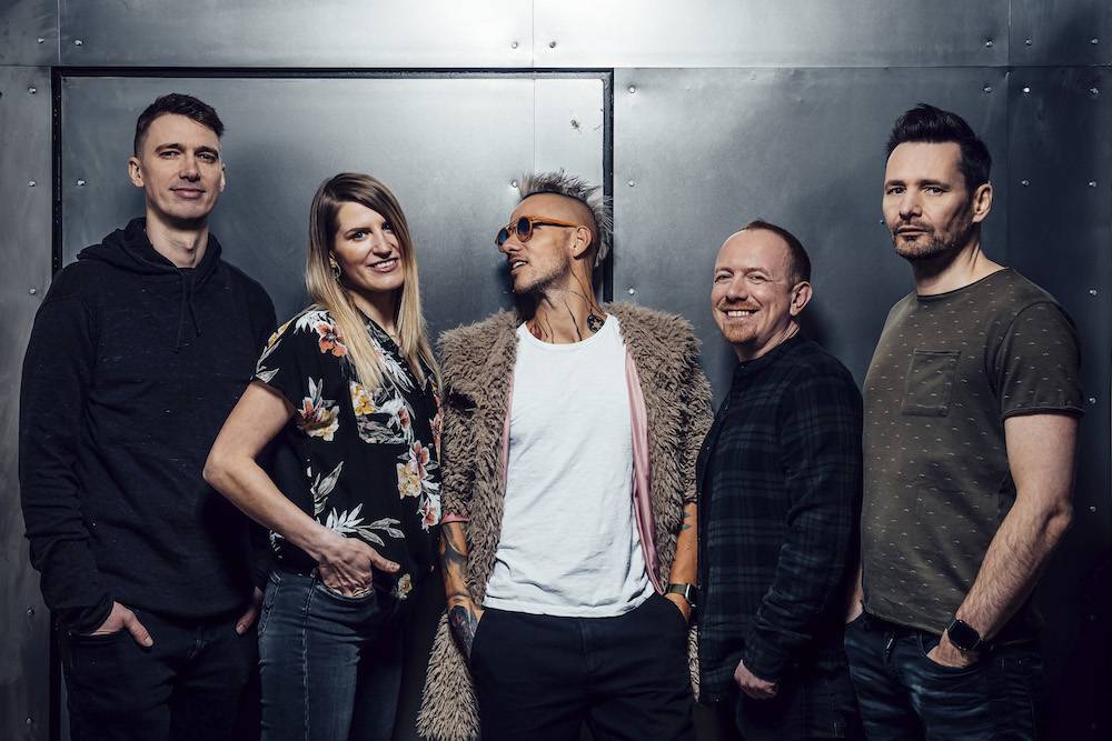 TOP 7 videoklipů týdne: No Name slaví 25 let, Like-It zpívají o domově a Skyline natáčeli na Bali