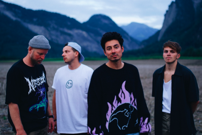 TOP 6 videoklipů týdne: Coldplay s BTS bojují za hudbu, Adele zpívá o rozchodu a Pilot o přijetí sebe sama