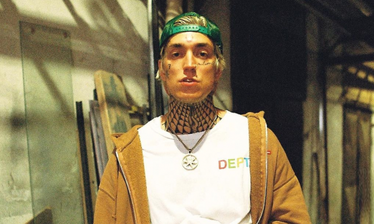 TOP 6 videoklipů týdne: Coldplay s BTS bojují za hudbu, Adele zpívá o rozchodu a Pilot o přijetí sebe sama