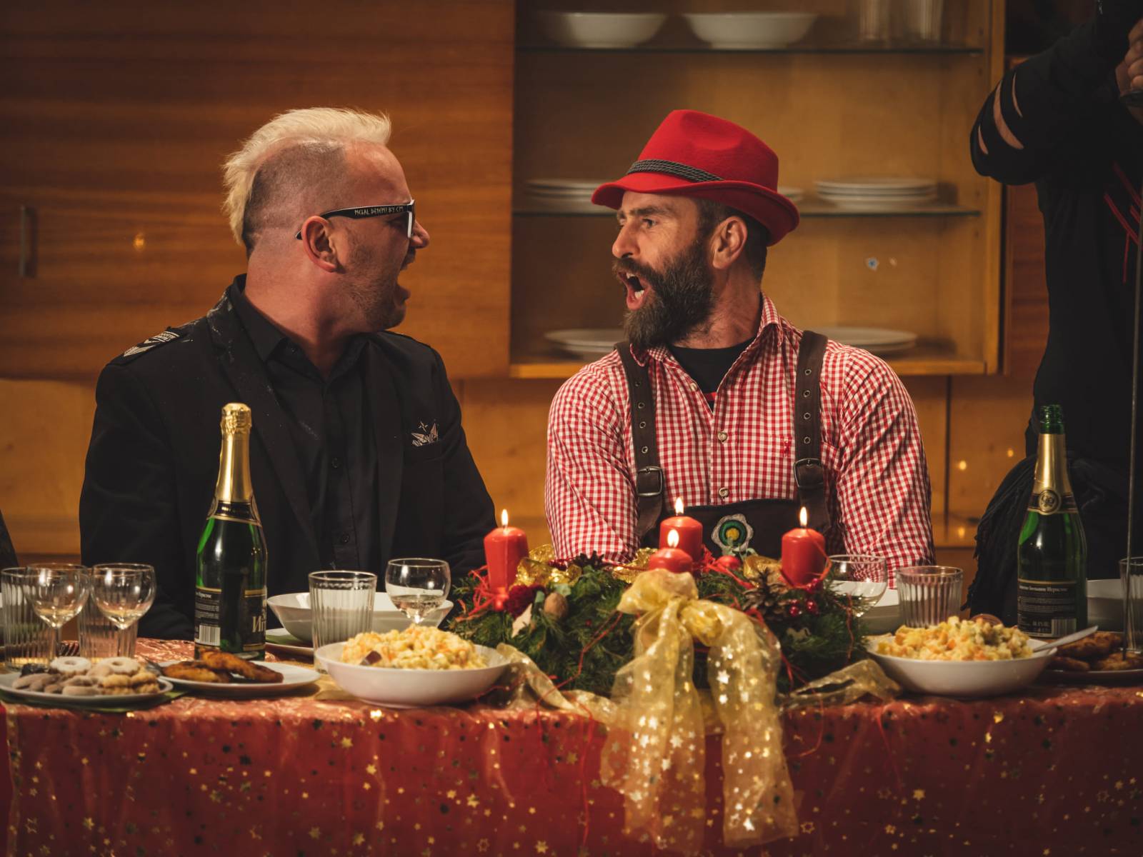 VIDEO: Cocotte Minute předělali Nesem Vám noviny do metalové verze