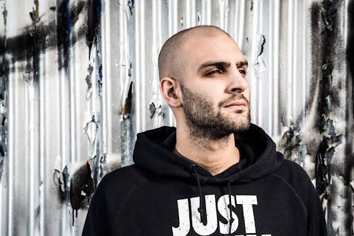 TOP 8 videoklipů týdne: Nebe o vztahu, který upadá v zapomnění, Voxel o děsu ze stárnutí a Nad stádem koní v novém kabátě