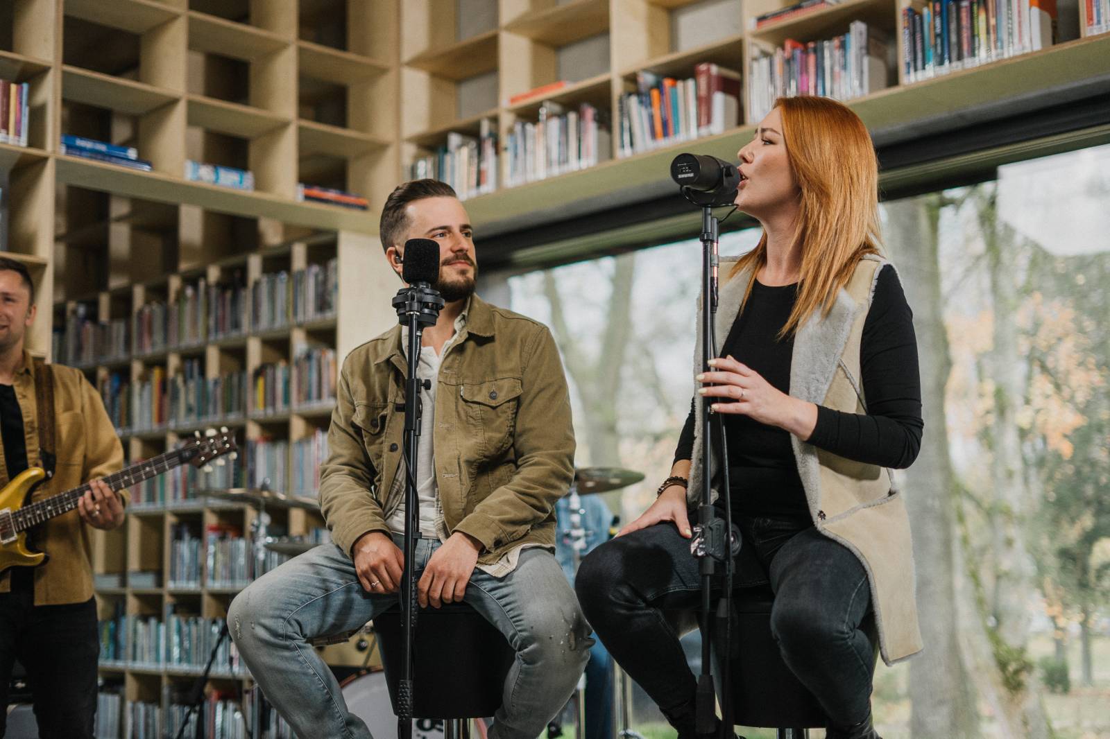 TOP 7 videoklipů týdne: Scorpions dokazují, že rocková hudba není mrtvá, Lipo oživuje duet s Debbi a Aiko překvapuje singlem v češtině