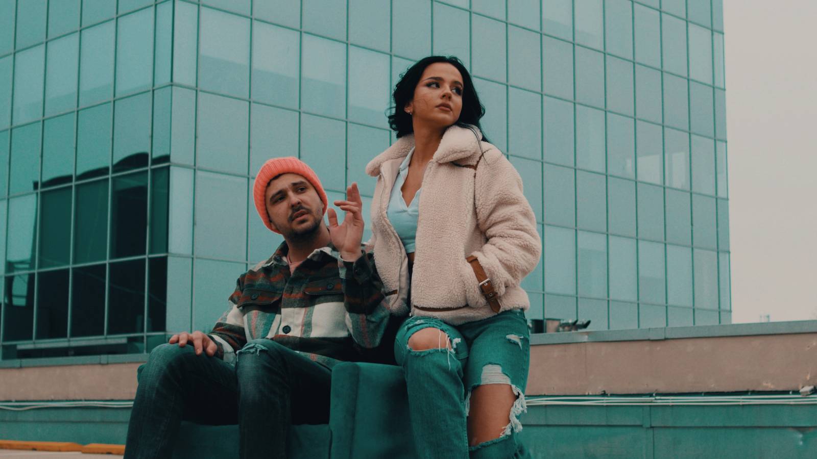 TOP 8 videoklipů týdne: Mirai v posteli s kolegy z branže, Láska na Tenerife a Lenny s Marcellem si vyzkoušeli EDM