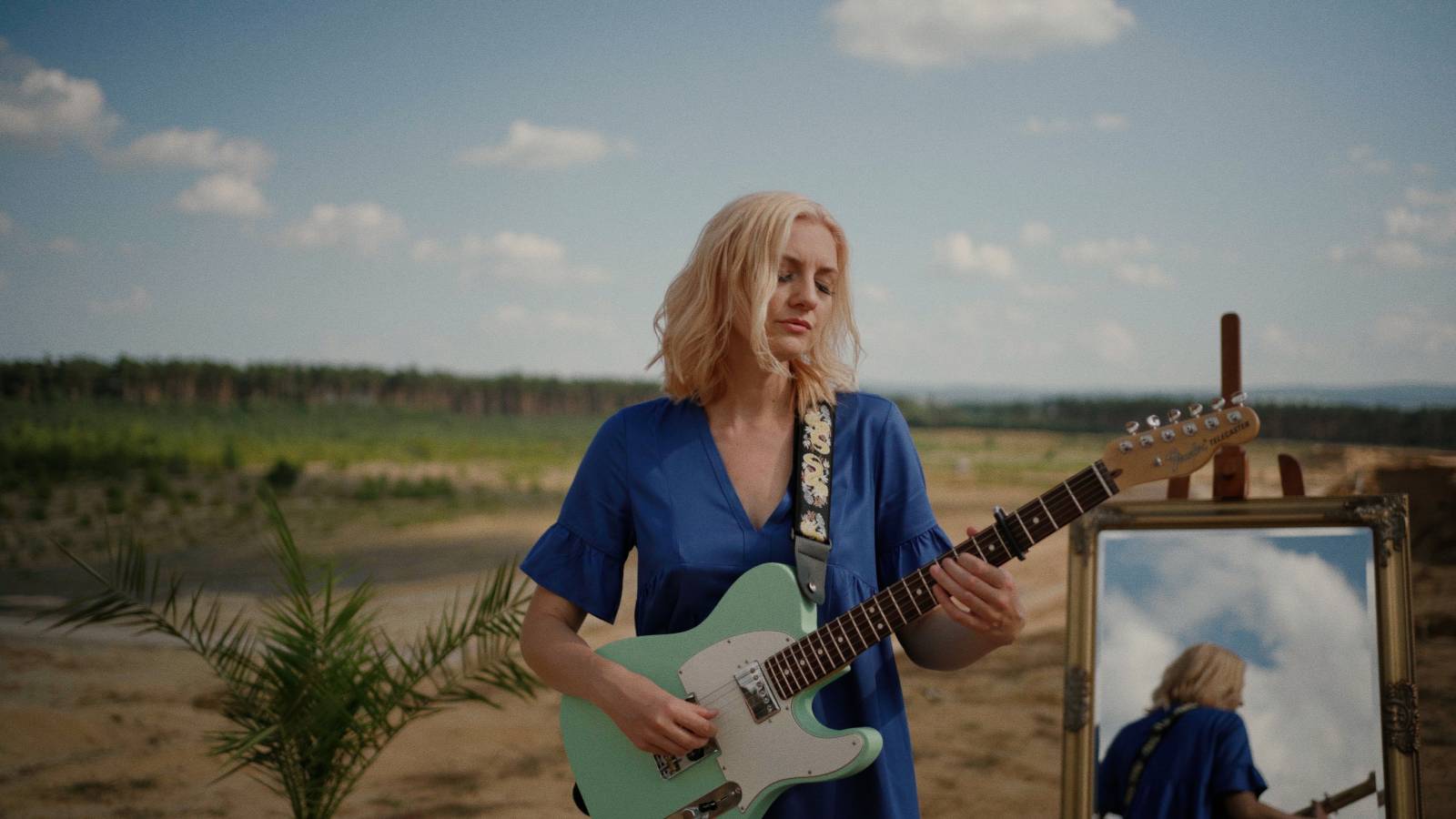 TOP 8 videoklipů týdne: Mirai v posteli s kolegy z branže, Láska na Tenerife a Lenny s Marcellem si vyzkoušeli EDM