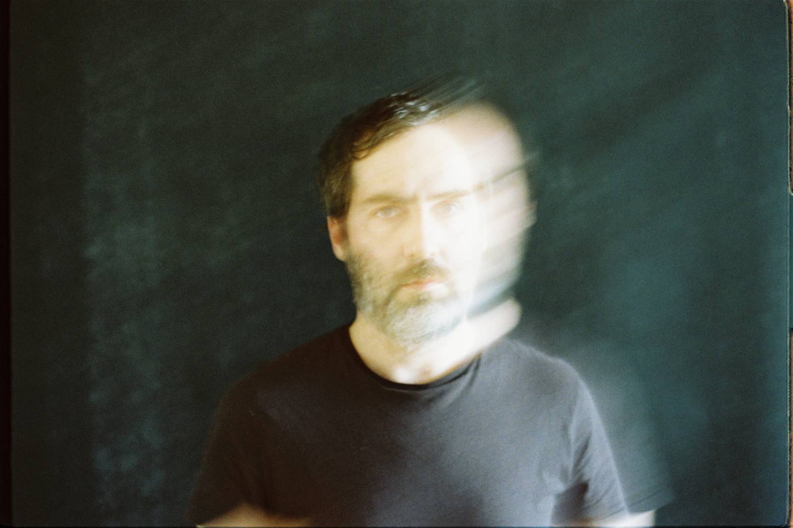 TOP 7 videoklipů týdne: Čechomor to dali dohromady s Kandráčovci a Adam Mišík s AMK a True Gabem