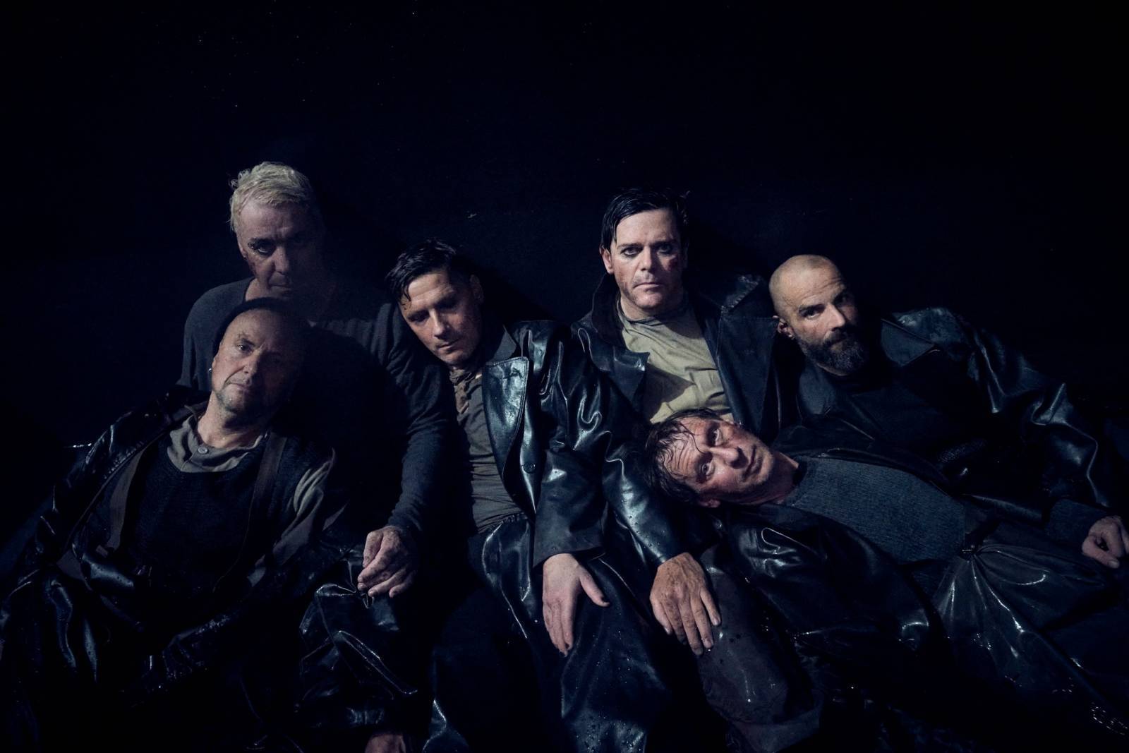 TOP 6 videoklipů týdne: Rammstein svázali Tilla Lindemanna, Kryštof o tom, co bude pak a Annabelle o nedůvěře ve vztahu