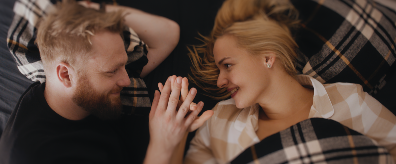 TOP 7 videoklipů týdne: Wohnout animovali Papouška, Mirai natáčeli ve vile Tugendhat a O5 a Radeček se inspirovali filmem