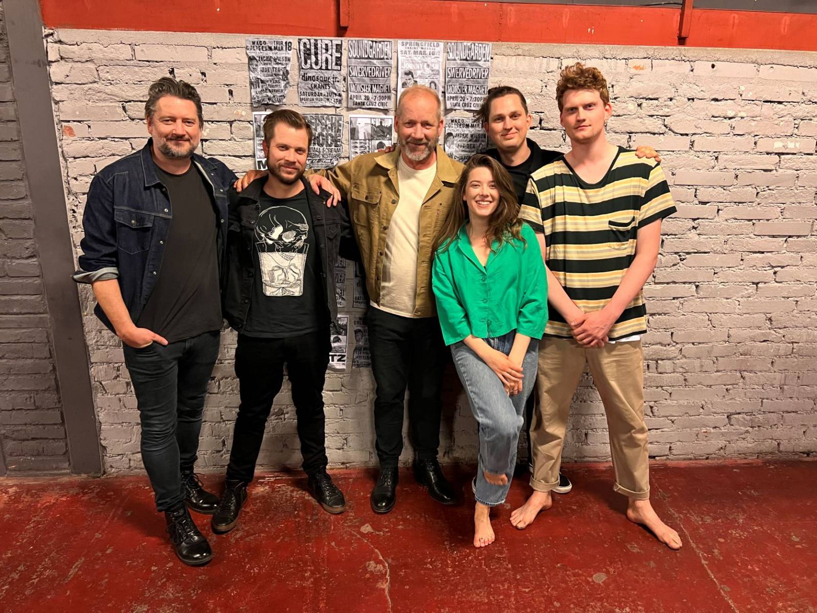 TOP 7 videoklipů týdne: David Koller zpívá o nevyhnutelné chvíli, Mig 21 si vychutnávají Džus noci a John Wolfhooker žijí naplno