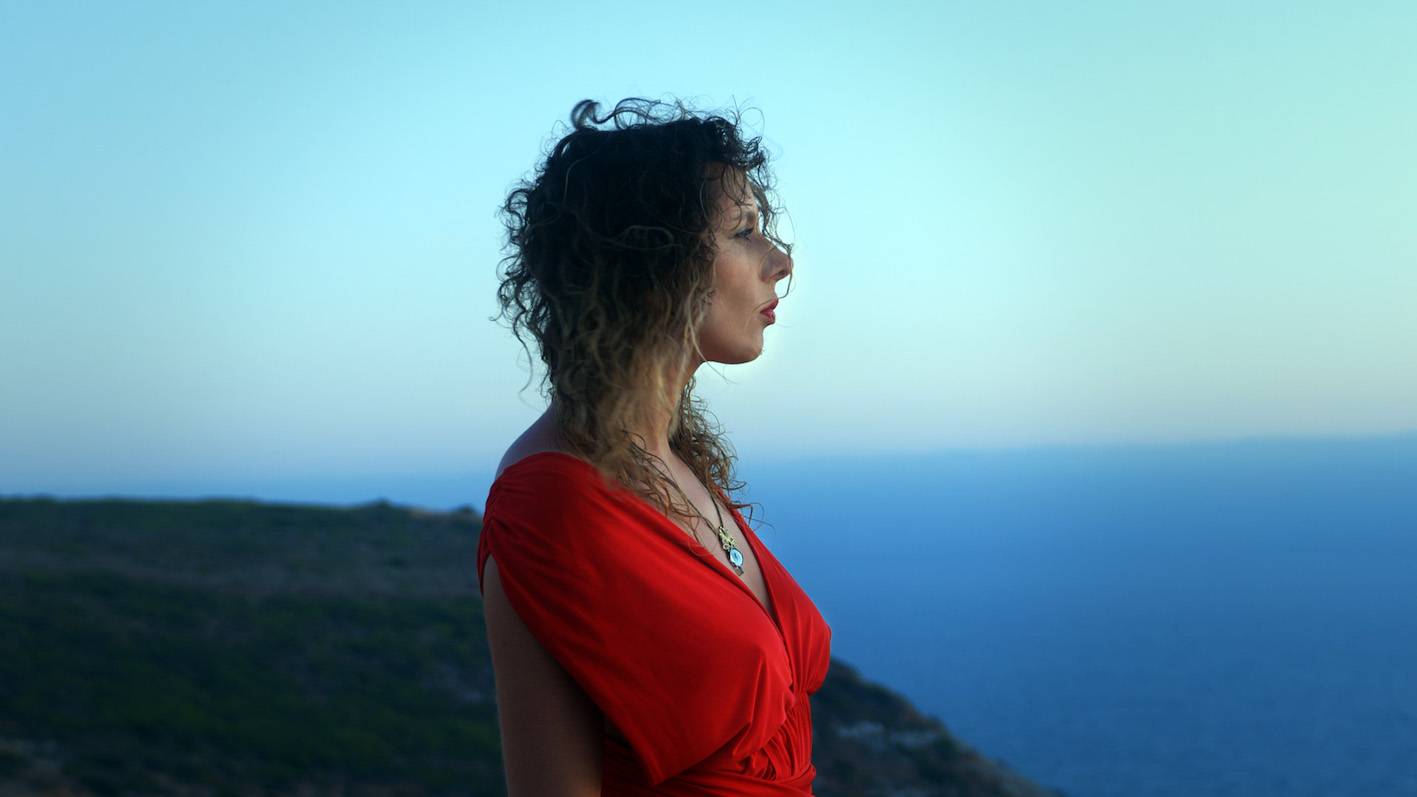 TOP 8 videoklipů týdne: Trautenberk si vzali na paškál mažoretky, Sebastian uzavírá jednu životní kapitolu a Anna K. nechává nahlédnout do svého vztahu