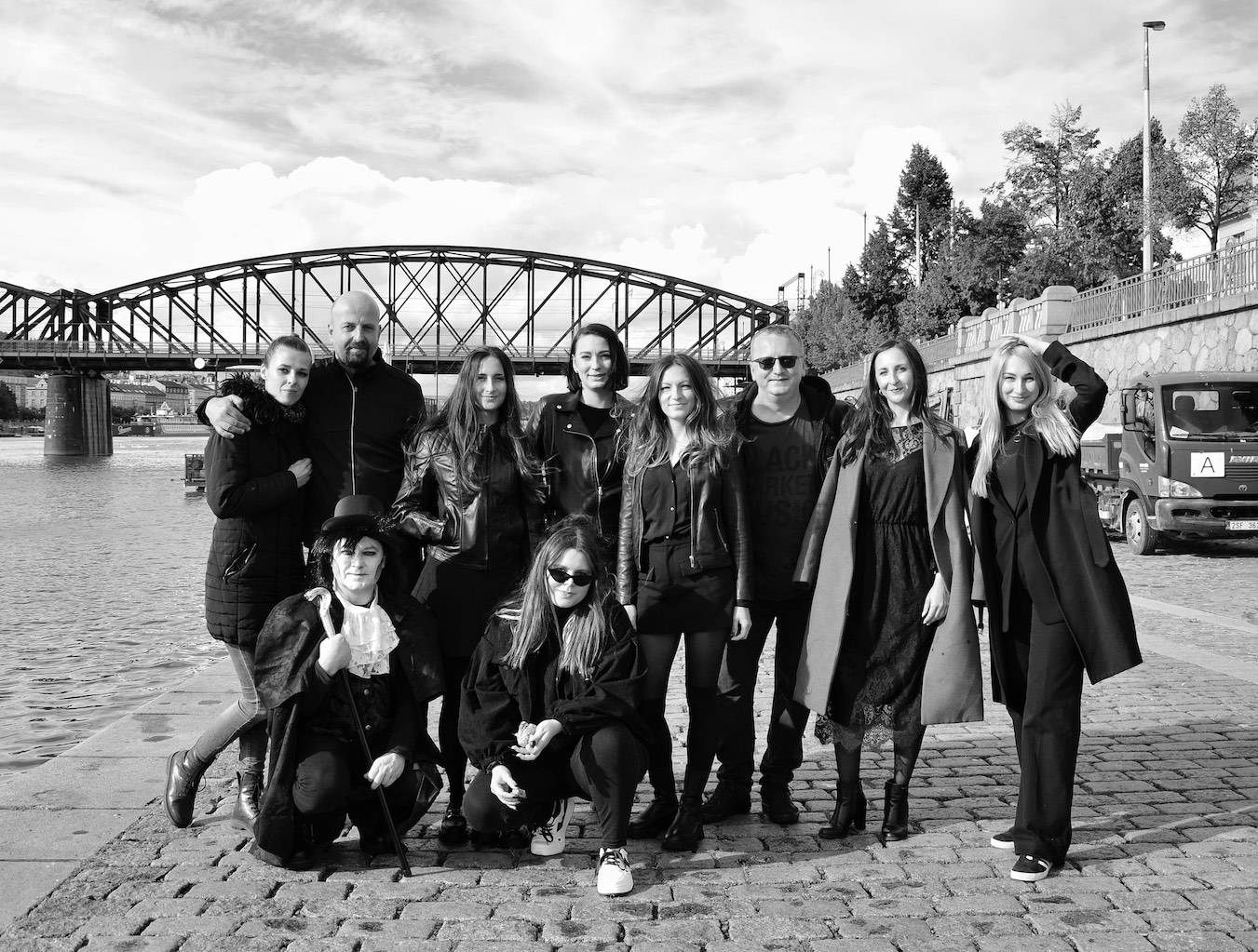 VIDEO: Lakeside X přicházejí se singlem Time Has Come a lákají na připravované album