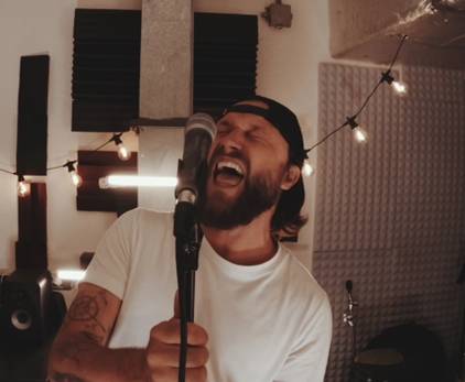 TOP 9 videoklipů týdne: Marpo bojuje s démony a Imagine Dragons natáčeli v Praze