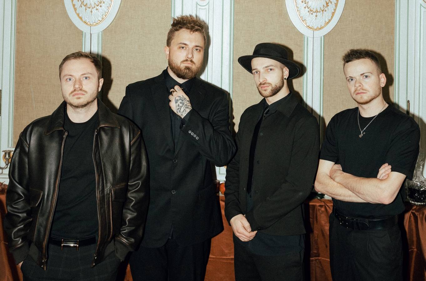 TOP 8 videoklipů týdne: Nickelback se vrací do svého mládí, Kryštof vzpomíná na O2 arenu a Mirai si do klipu pozvali Nikol Leitgeb