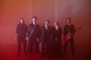 VIDEOPREMIÉRA: John Wolfhooker a Redzed spojili síly v singlu Free Your Mind