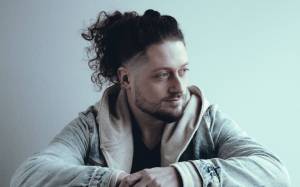 VIDEOPREMIÉRA: Robin Mood oslavuje písní Ženy dámskou část populace