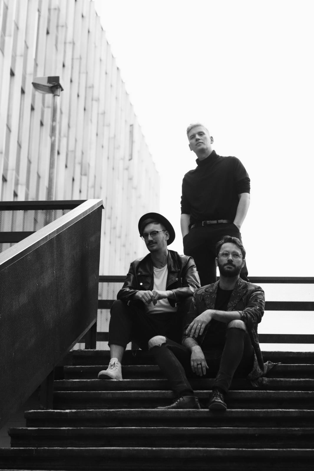 TOP 7 videoklipů týdne: Pokáč ničí sny všech žen, u Harlej je to zatím dobrý a Jeleni zvou do O2 areny