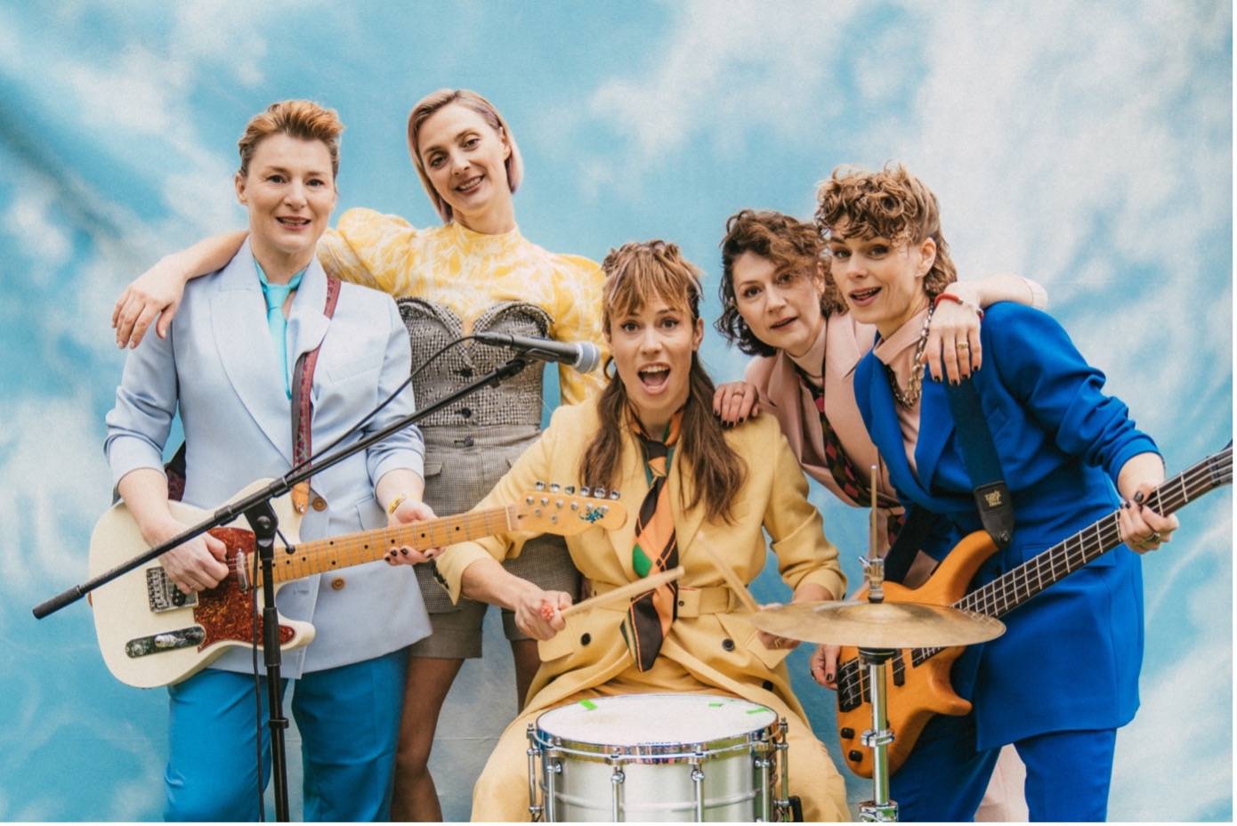 TOP 6 videoklipů týdne: We Are Domi ukazují svou bláznivou stránku a Bára Poláková našla štěstí ve špetce soli