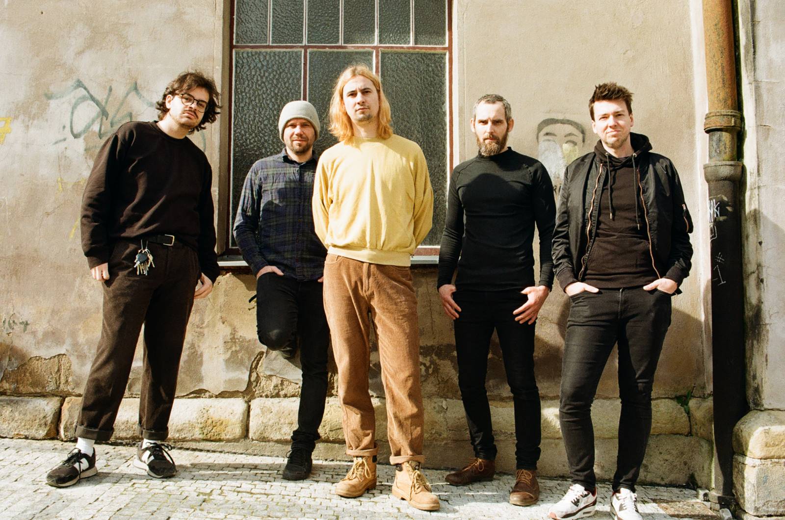 TOP 6 videoklipů týdne: We Are Domi ukazují svou bláznivou stránku a Bára Poláková našla štěstí ve špetce soli