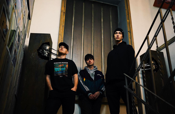 TOP 7 videoklipů týdne: Miro Žbirka zpívá Ako Boh, Lewis Capaldi ždíme emoce a Jakub Ondra se vrací domů