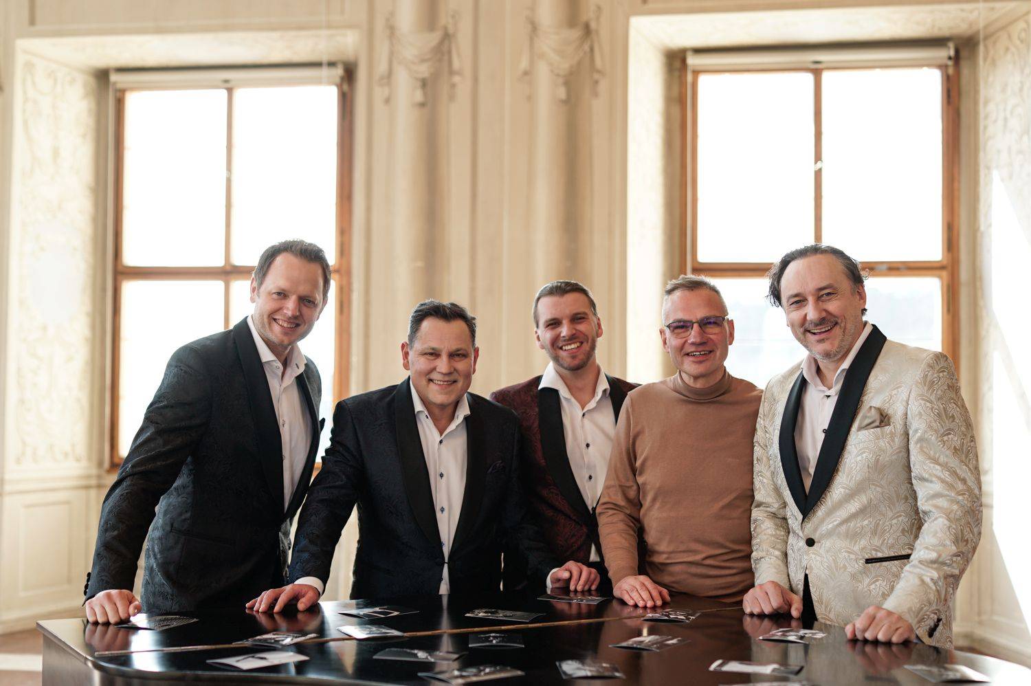 TOP 7 videoklipů týdne: Miro Žbirka zpívá Ako Boh, Lewis Capaldi ždíme emoce a Jakub Ondra se vrací domů