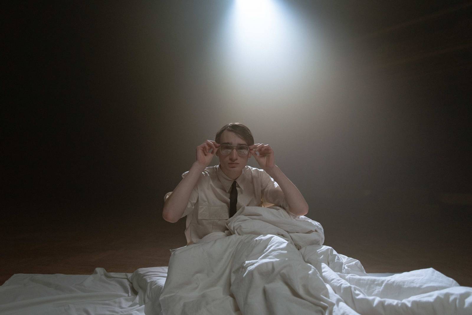 TOP 7 videoklipů týdne: Miro Žbirka zpívá Ako Boh, Lewis Capaldi ždíme emoce a Jakub Ondra se vrací domů