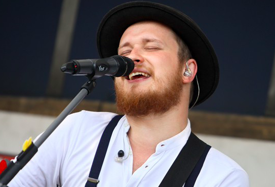 TOP 7 videoklipů týdne: Depeche Mode a Anton Corbijn spojili síly, Voxel se zamiloval a Elly zpívá o rozchodech