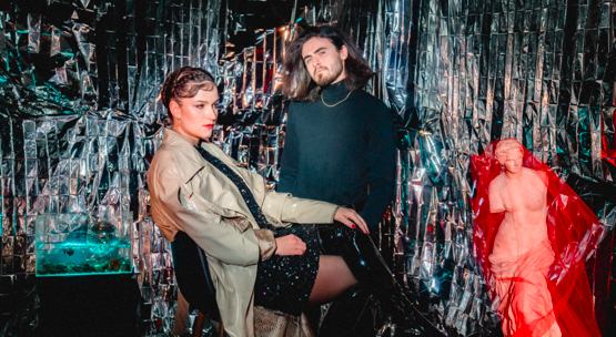 TOP 7 videoklipů týdne: Depeche Mode a Anton Corbijn spojili síly, Voxel se zamiloval a Elly zpívá o rozchodech