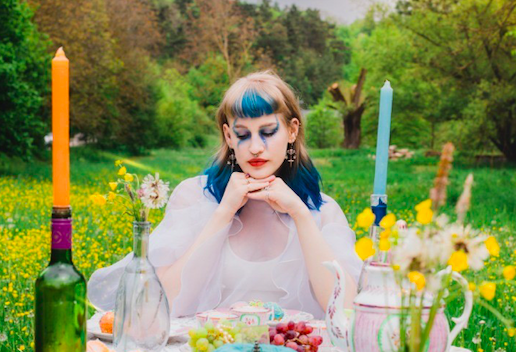 TOP 7 videoklipů týdne: UDG obsadili Kryštofa Bartoše, Skywalker o morálním křižáctví a Aiko zve na rituální zahradní párty