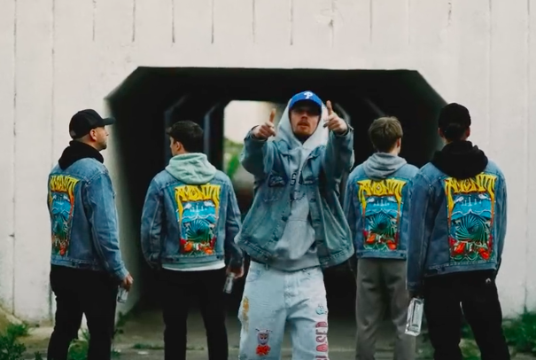 TOP 7 videoklipů týdne: UDG obsadili Kryštofa Bartoše, Skywalker o morálním křižáctví a Aiko zve na rituální zahradní párty