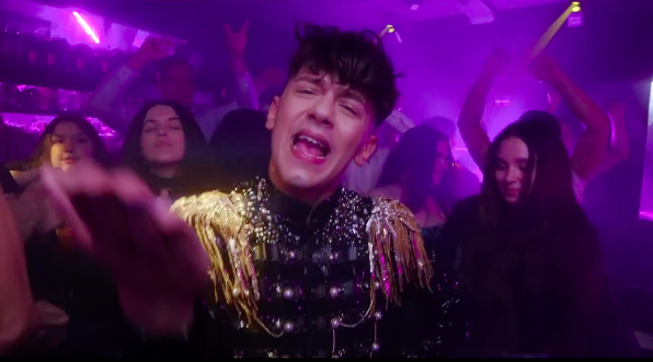 TOP 7 videoklipů týdne: Xindl X zpívá o penězích, Highland o partnerském dilematu a Billy Barman lákají na připravovanou desku