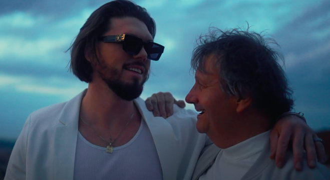 TOP 7 videoklipů týdne: Xindl X zpívá o penězích, Highland o partnerském dilematu a Billy Barman lákají na připravovanou desku