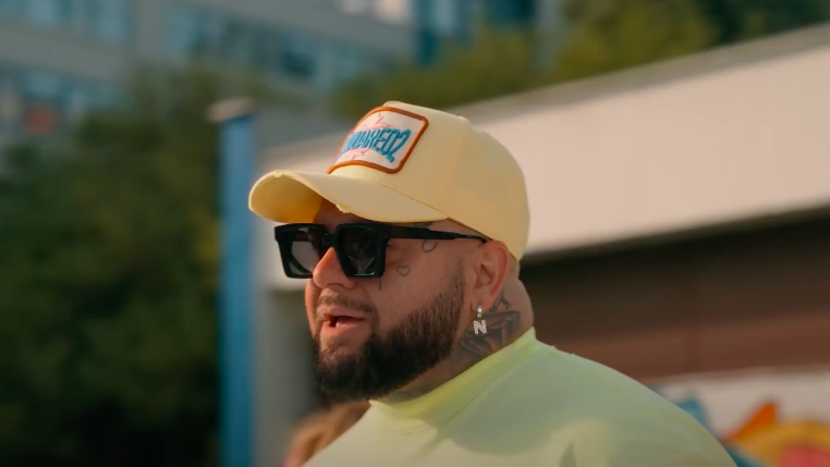 TOP 7 videoklipů týdne: Naty Hrychová není na hraní, Jamaron se vymezují proti šikaně a INEKAFE milují stará auta