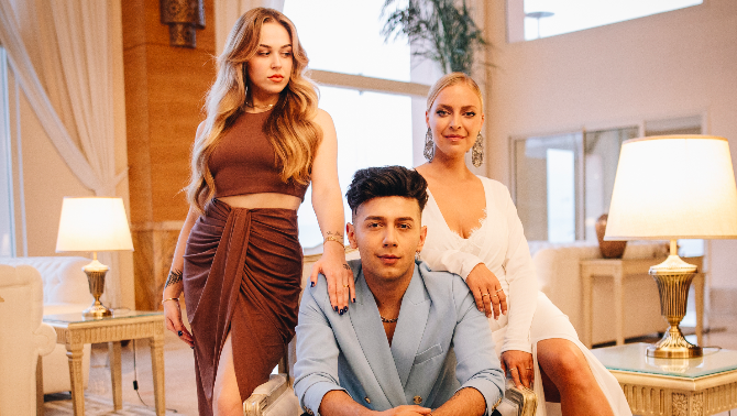 TOP 7 videoklipů týdne: Naty Hrychová není na hraní, Jamaron se vymezují proti šikaně a INEKAFE milují stará auta