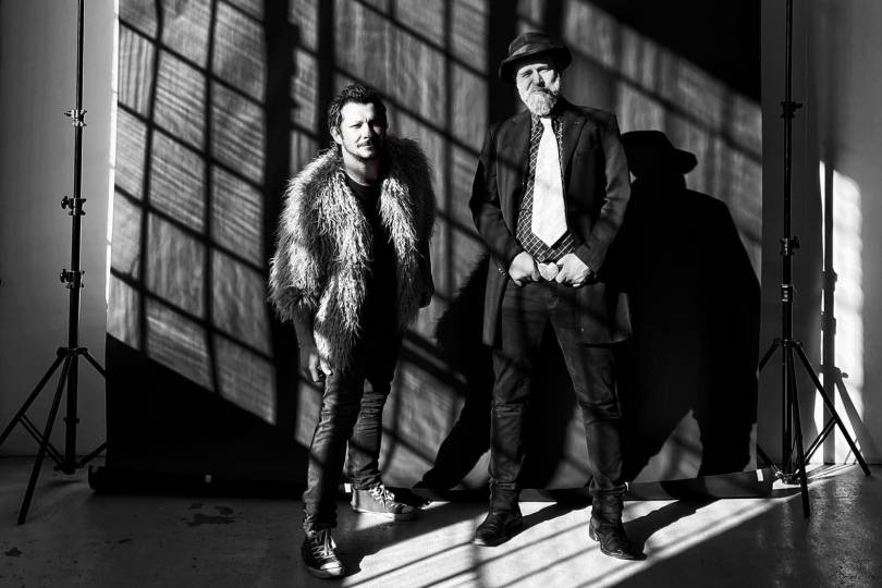 TOP 6 videoklipů týdne: Xindl X servíruje vánoční píseň, Imodium plánují oslavy dvacetin a Fate Magazine si zaplavali pod vodou