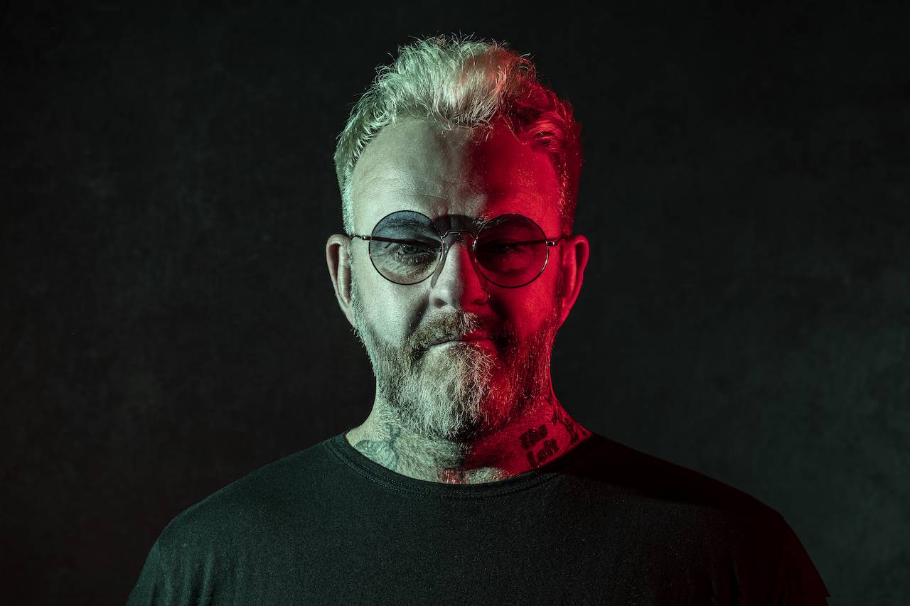 TOP 7  videoklipů týdne: Chinaski vzpomínají na Norsko, Dymytry míří do zahraničí a Eddie Stoilow ukazují stinné stránky života