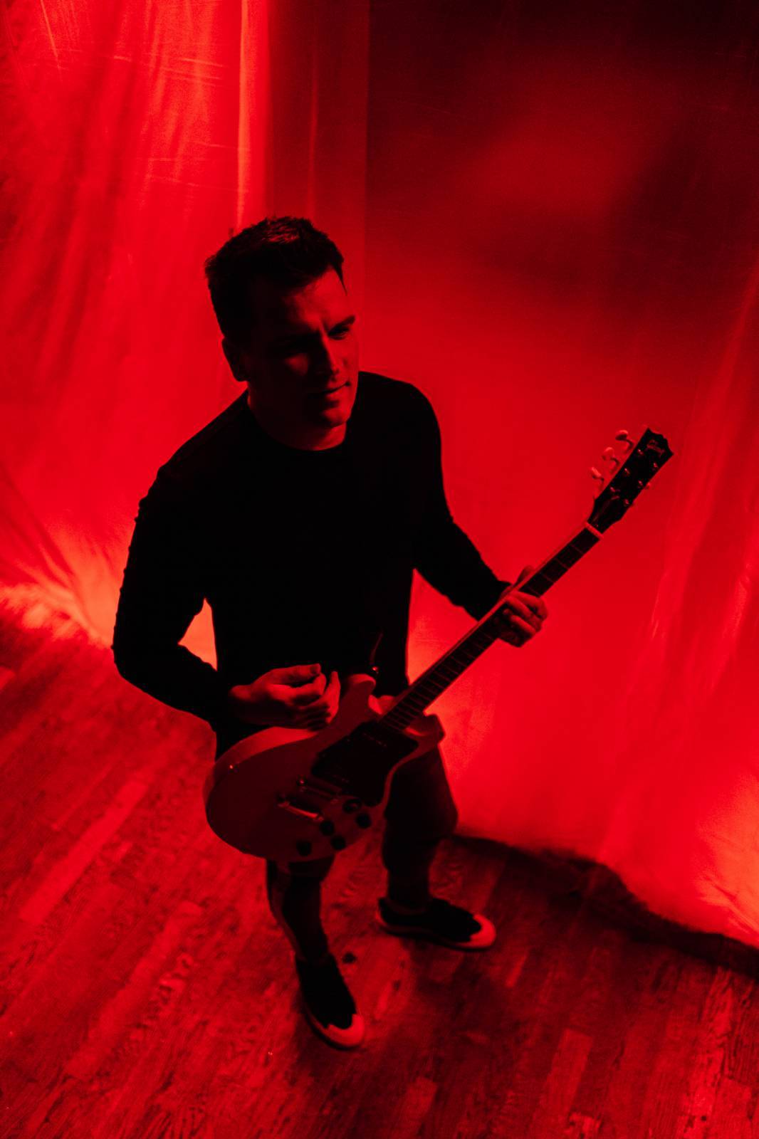 TOP 8 videoklipů týdne: Michal Hrůza natáčel v depu parních lokomotiv a Mirai lákají na připravované album