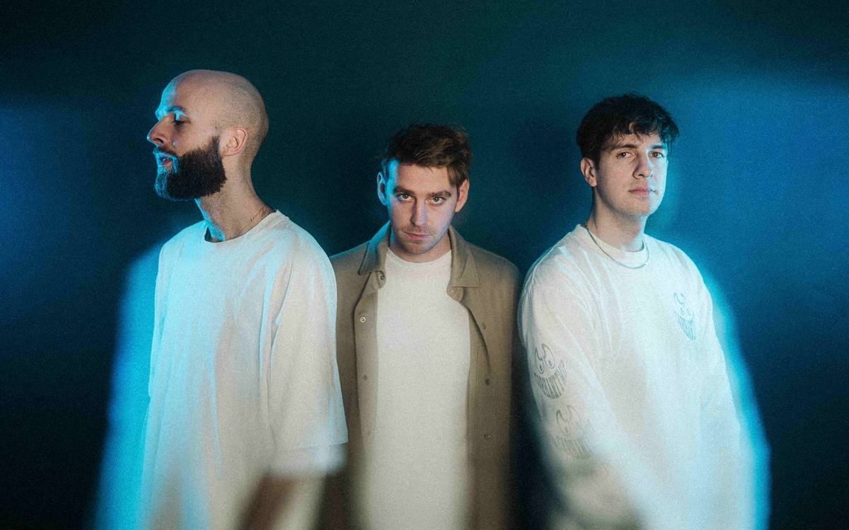 TOP 7 videoklipů týdne: Janek Ledecký se klaní andělům, Trocha klidu se inspirovala zlomeným srdcem a Machine Gun Kelly rapuje o potratu přítelkyně